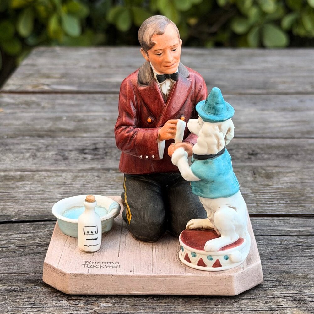 Vintage 1981 Norman Rockwell "While The Audience Waits" Porcelain Figurine w Box